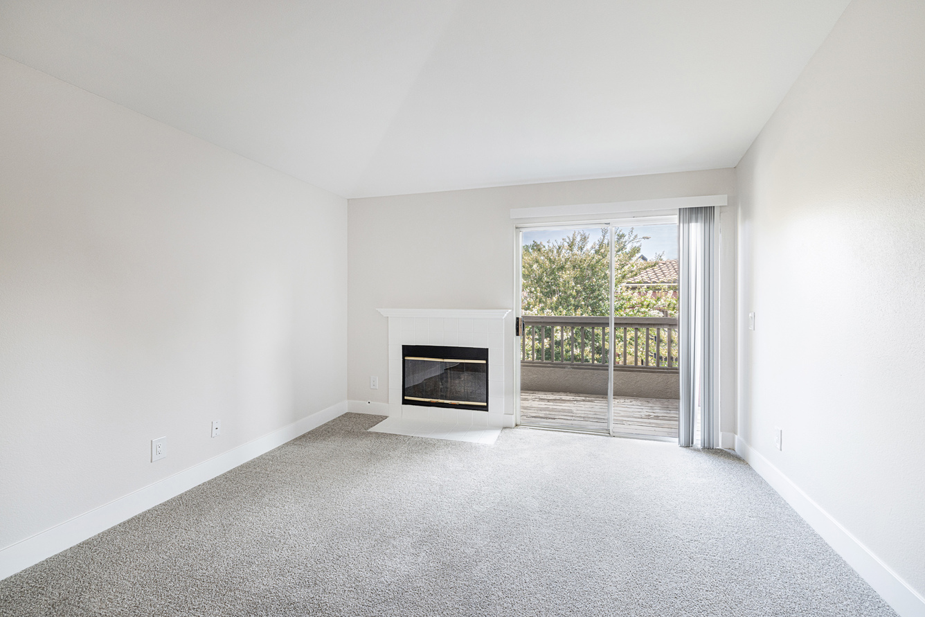 Apartments in Corona, CA Deerwood Apts